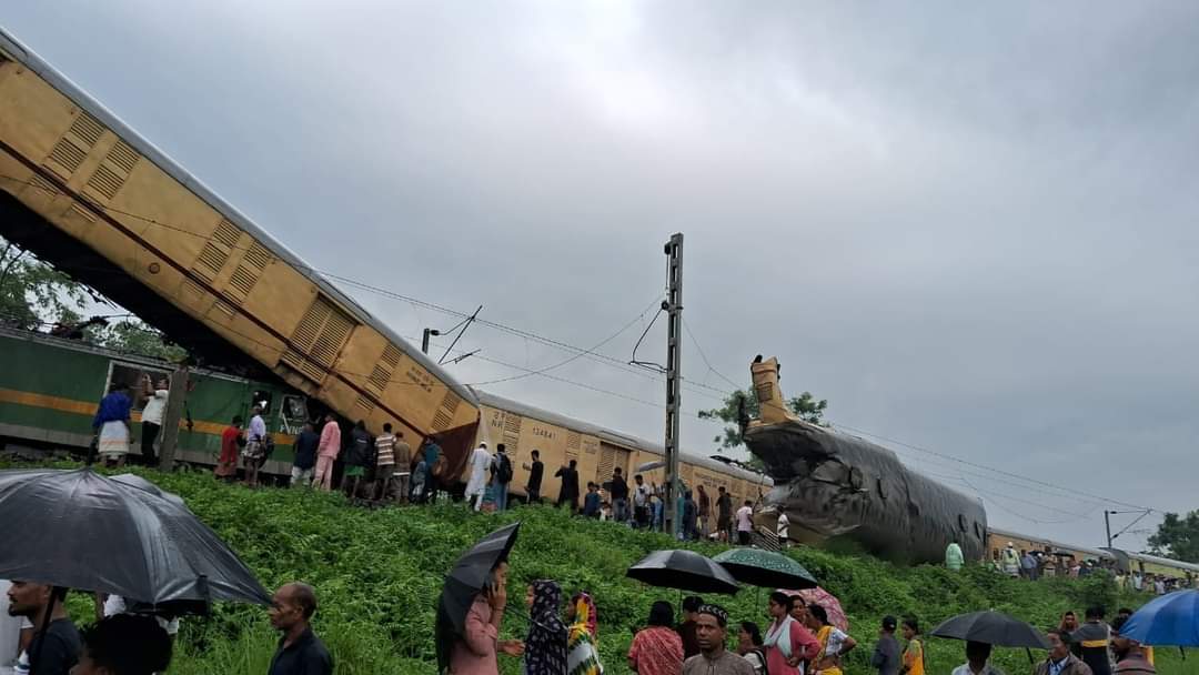 West Bengal Train Accident Video Kanchenjunga Express24