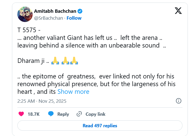 Bollywood actors Dharmendra (L) and Amitabh Bachchan